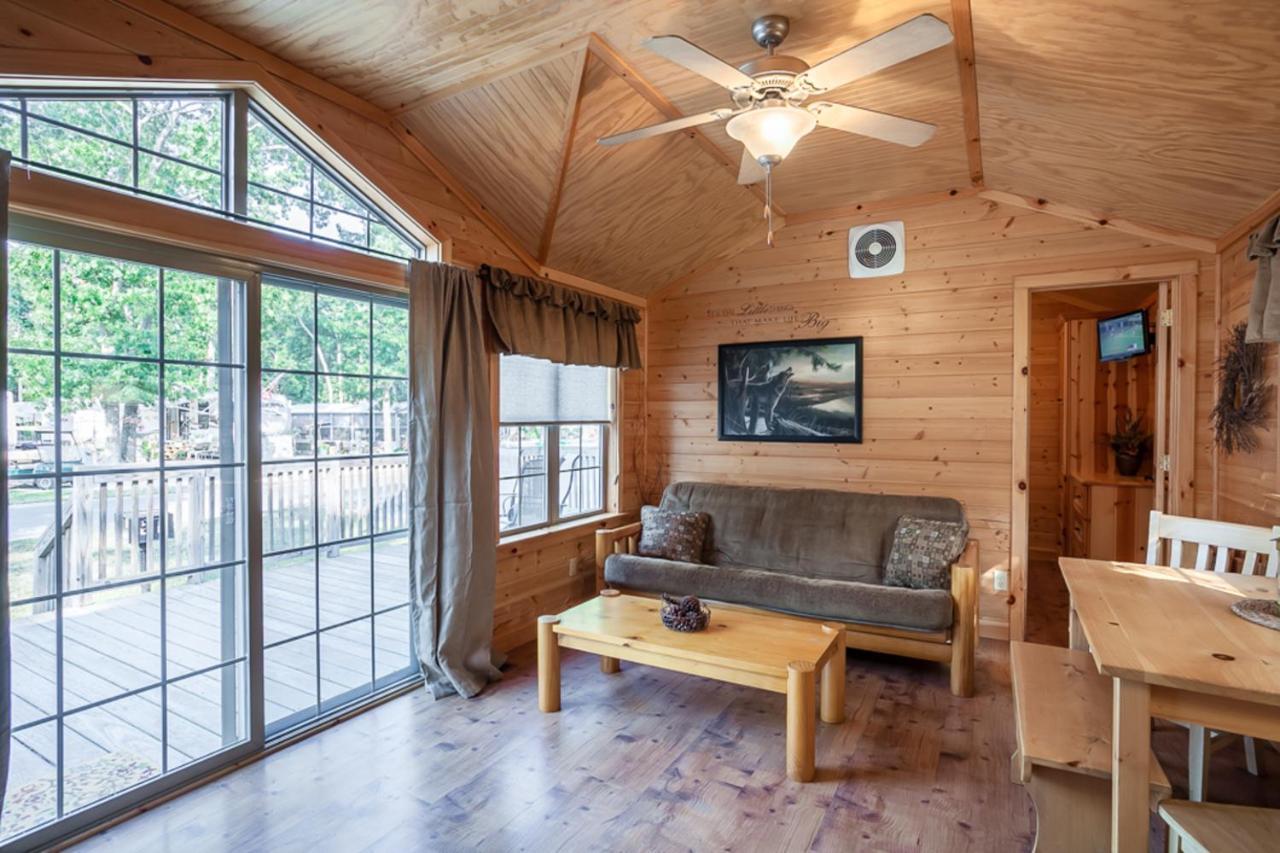 Two-Bedroom Lakefront Cottage (Pets Allowed)
